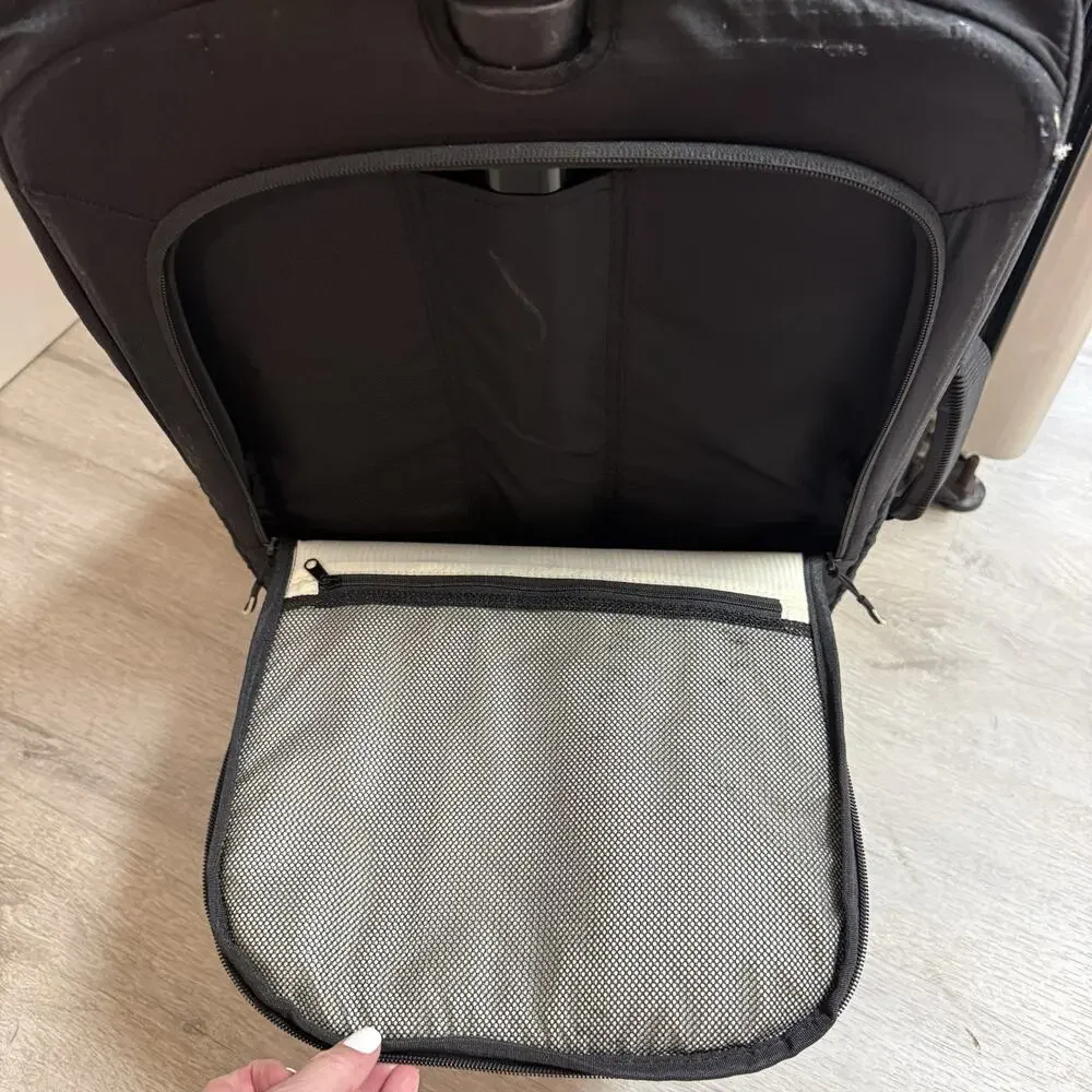 Sherpani Solstice Upright Rolling Wheels Suitcase 20” Travel Overnight Luggage